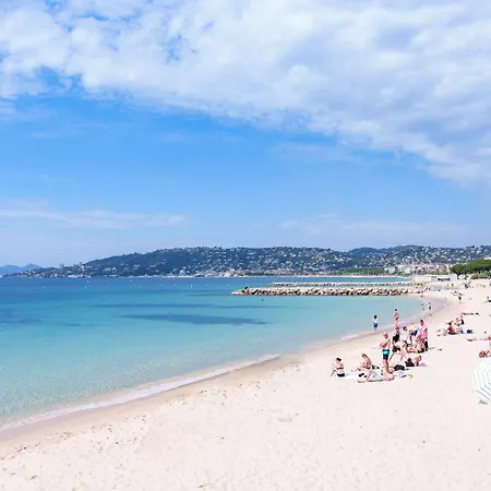 Les Pins Avec Terrasse * جوان ليه باه
